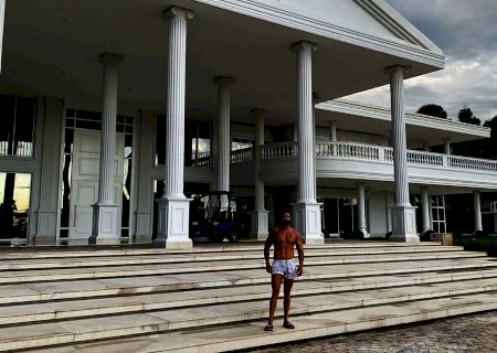 Conheça as luxuosas mansões dos cantores sertanejos