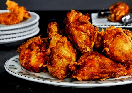 Receita de frango frito na panela de pressão com molho de mostarda e mel