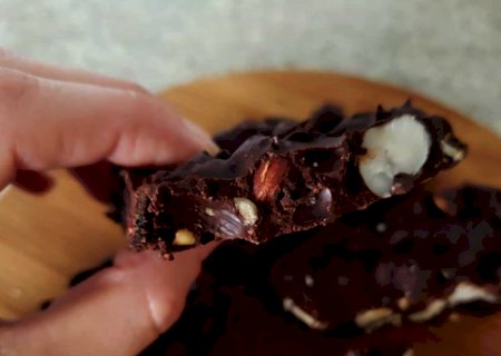 Que tal fazer a pr&oacute;pria barrinha de chocolate sem a&ccedil;&uacute;car em minutos?