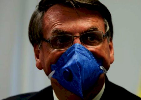 Bolsonaro confirma adiamento e diz que voo para Índia 'parte em até três dias'