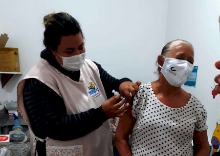Saúde de Itaporã vai até às 21h imunizando idosos contra COVID-19