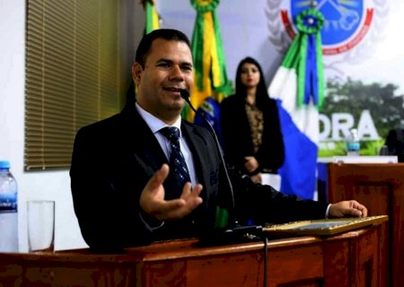 Lindomar deixa chefia de gabinete e reassume como vereador de Itaporã