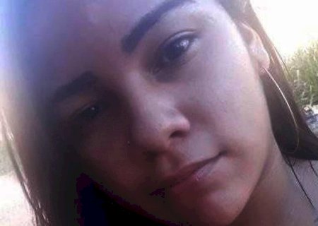 Jovem morre após receber descarga elétrica de celular conectado à tomada