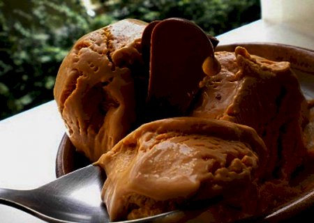 Sorvete de doce de leite na panela de pressão com apenas 2 ingredientes