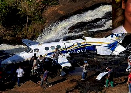 Avião que levava Marília Mendonça cai perto de cachoeira no interior de MG