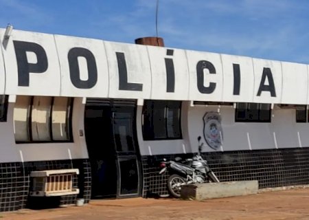 Morador de Itaporã tem lixo jogado na frente de sua residência por vizinho e ainda é ameaçado