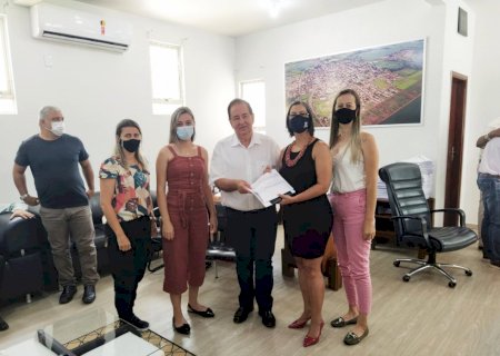 SIMTED se reuniu com Executivo para tratar do reajuste salarial dos Profissionais da Educação de Itaporã