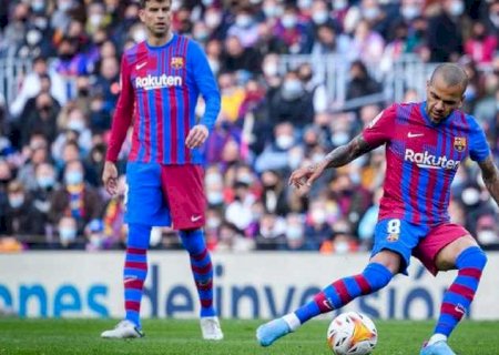 Barcelona faz 4 no Atlético de Madrid em jogo com gol, assistência e expulsão de Daniel Alves