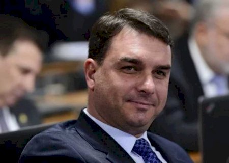 Flávio Bolsonaro vai ao Conselho de Ética contra Randolfe