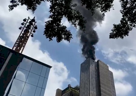 Prédio pega fogo na Avenida Paulista