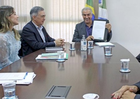 Reinaldo Azambuja promove 1.016 policiais civis de MS