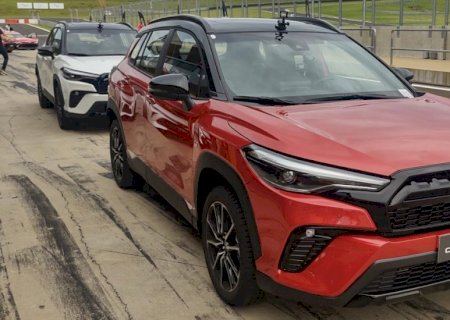 Versão GR-S da Toyota dá tempero extra ao SUV Corolla Cross e à picape Hilux
