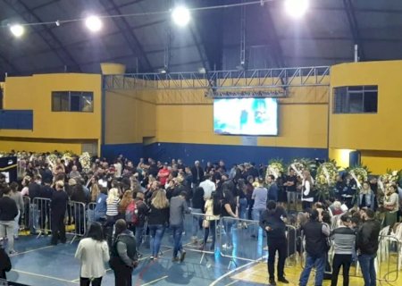 Corpo de Aleksandro está sendo velado em ginásio de Londrina