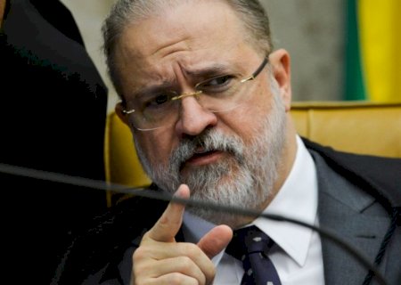 Aras diz que perdão de Bolsonaro a Daniel Silveira não o livra de inelegibilidade