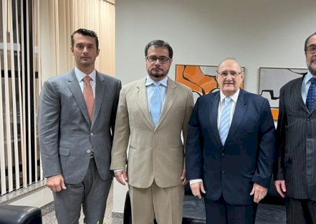 Presidente do TRE/MS se reúne com juízes auxiliares que vão atuar nas eleições