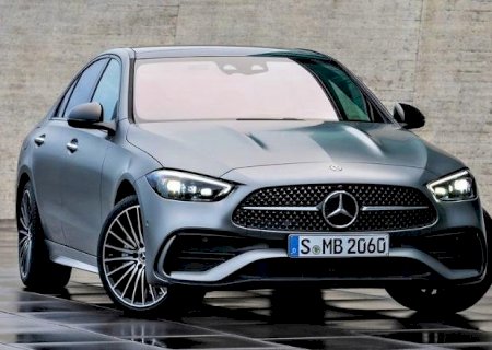 O novo Mercedes-Benz Classe C300, chega ao Brasil importado da África do Sul