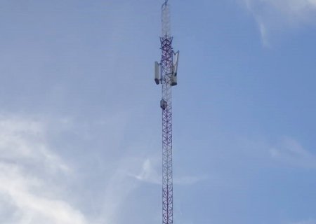 Moradores do distrito de Montese comemoram a melhoria no sinal de telefonia móvel 
