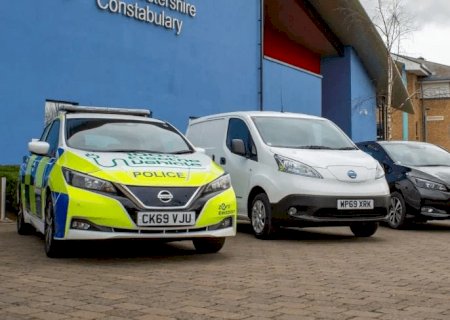 Polícia da Inglaterra afirma que carros elétricos são ruins como viatura