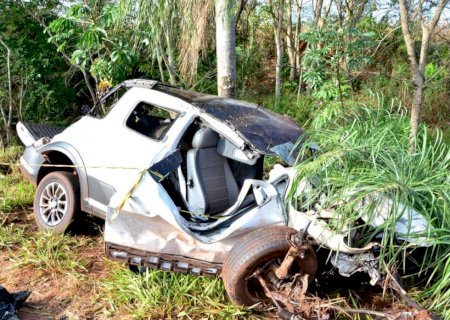 Após perseguição, homem capota utilitário carregado com drogas e morre em Vicentina