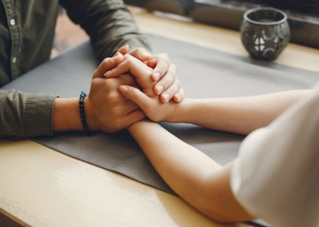 Perguntas que você deve fazer antes de entrar em um relacionamento, segundo especialistas