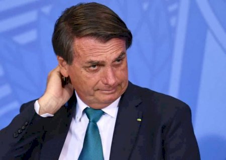 Jornalista questiona imóveis e Bolsonaro ataca: 'Seu marido vota em mim'