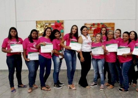 CRAS de Itaporã promove oficina de Manicure e Pedicure