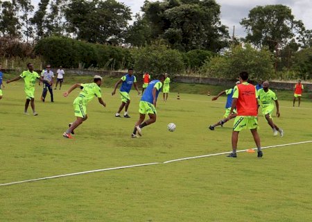 Dourados AC intensifica treinos para estreia no Campeonato Estadual