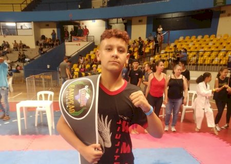 Atleta Itaporaense de 12 Anos Conquista Cinturão de Campeão do Campeonato Regional de Kickboxing e Conquista Vaga para o Brasileiro de Curitiba
