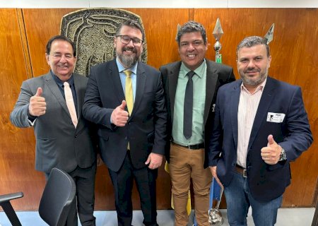 Prefeito Marcos Pacco e comitiva visitam gabinete do deputado Pollon em Brasilia