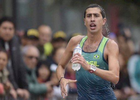 Marcha atlética: Caio Bonfim é ouro e faz índice olímpico para Paris