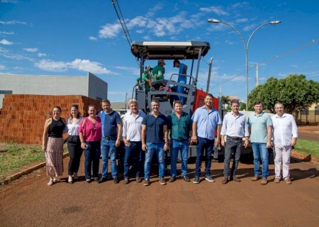 Com recursos próprios, Prefeitura de Maracaju adquire Máquina Pavimentadora