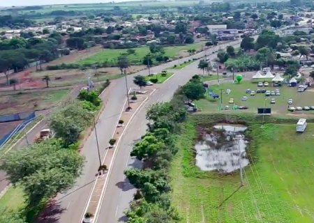 Voo de drone sobre a avenida José Chaves na manhã deste domingo em Itaporã