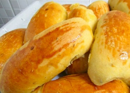 Veja como fazer pão de fubá simples e gostoso sem precisar sovar