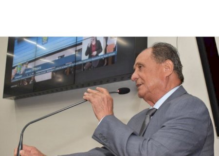 Deputado Zé Teixeira solicita asfalto e reforma de parques em Dourados