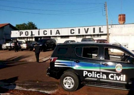 Ladrão foge após ser flagrado tentando furtar carro na garagem de uma casa em Itaporã