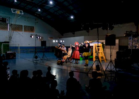 Mais de 600 crianças de Tacuru são impactadas com peça teatral Zum Zum Zum, da Fundação Sicredi