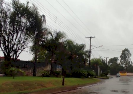 Após Dias de Calor Intenso em Itaporã, uma Manhã Chuvosa Refresca na Cidade (Vídeo)