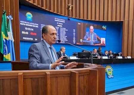 Zé Teixeira solicita asfalto e iluminação para Dourados
