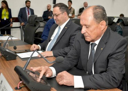 Zé Teixeira critica atuação da JBS em MS: ‘fecham frigoríficos para comprar boi mais barato’
