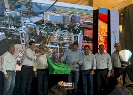 Maracaju / Ind&uacute;stria inaugurada em Maracaju vai produzir 275 m&sup3; de etanol por ano