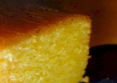 Prepare um bolo de fubá simples para receber os convidados