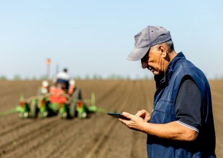 Internet ainda enfrenta desafios de qualidade no campo brasileiro, aponta relatório