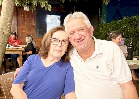 Completando idade nova neste domingo a senhora Fátima Poveda