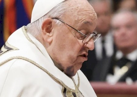 Papa continua em estado crítico, mas está estável, diz Vaticano