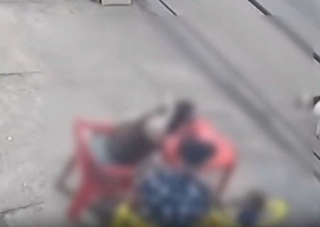 'Só queria corrigi-la', diz mãe flagrada batendo na filha