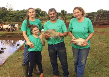 Vídeo - Piscicultura vira elo entre gerações na fazenda de Celina, com apoio do Senar/MS