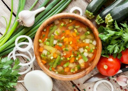 Sopa é janta? Frio pede essas 2 receitas simples e gostosas