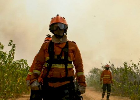 Governo de MS mantém alerta e atuação dos bombeiros contra incêndios