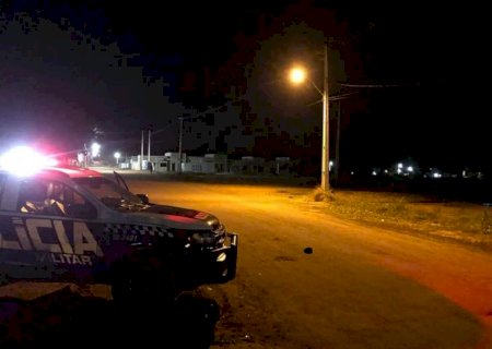 Homem morre ao atacar policiais com faca em Ribas do Rio Pardo
