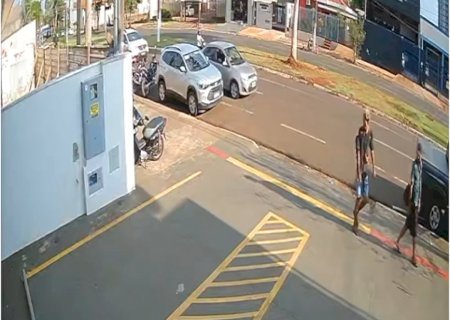 Jovem tem moto furtada na Marcelino Pires após esquecer chave no baú 